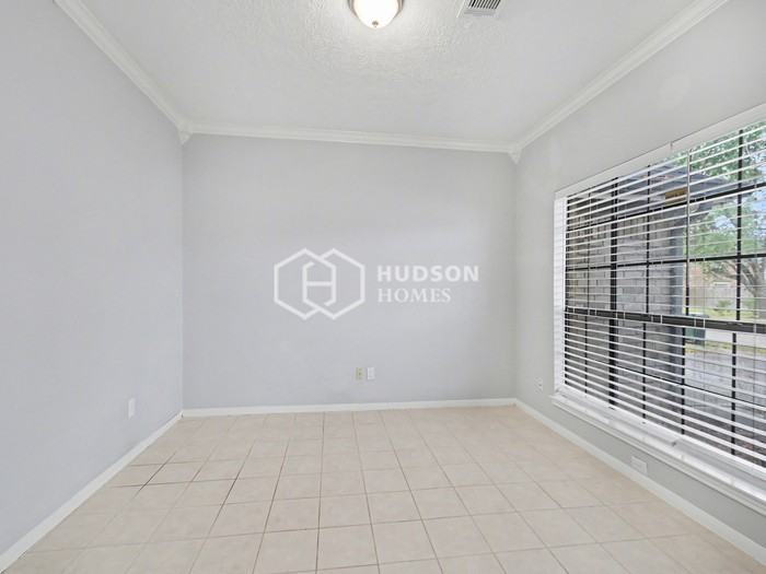 13111 Georgetown Dr - Photo 4 of 31