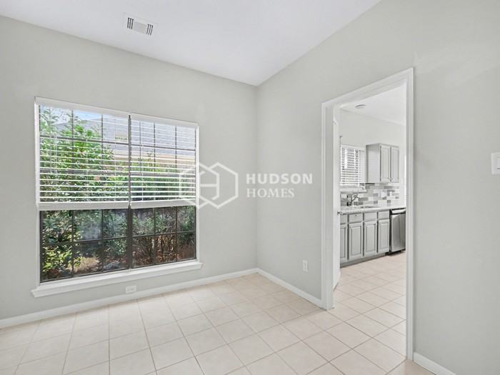 13111 Georgetown Dr - Photo 5 of 31