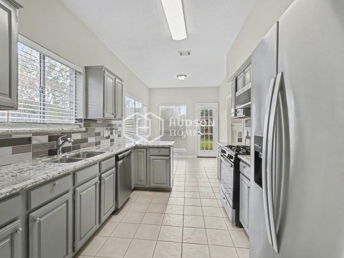 13111 Georgetown Dr - Photo 6 of 31