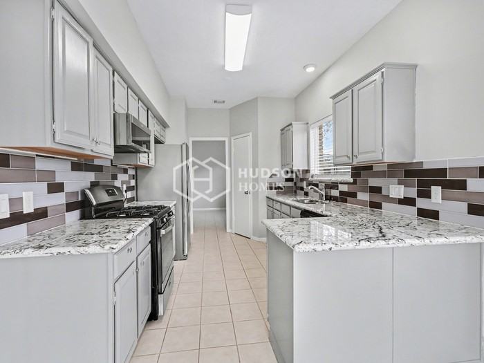 13111 Georgetown Dr - Photo 7 of 31