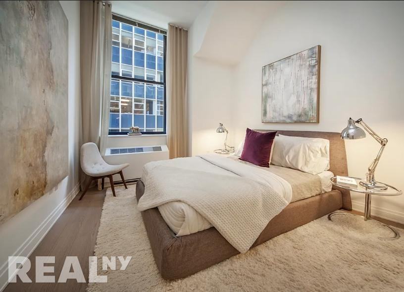 Pine St #2503 - Photo 3 of 9