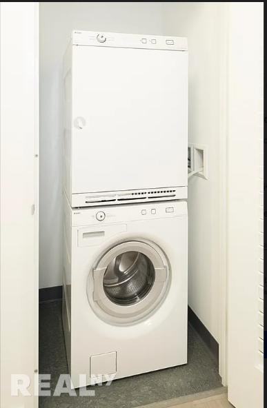 Pine St #2503 - Photo 7 of 9