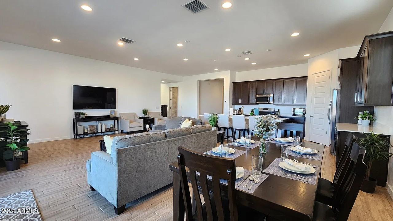 2874 E Magdalena Dr - Photo 4 of 24