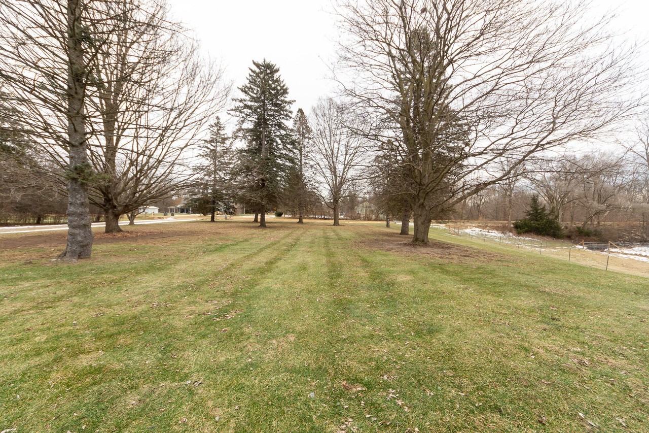 18485 Ridge Rd - Photo 4 of 32