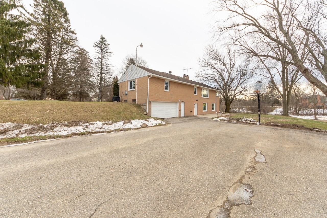 18485 Ridge Rd - Photo 6 of 32