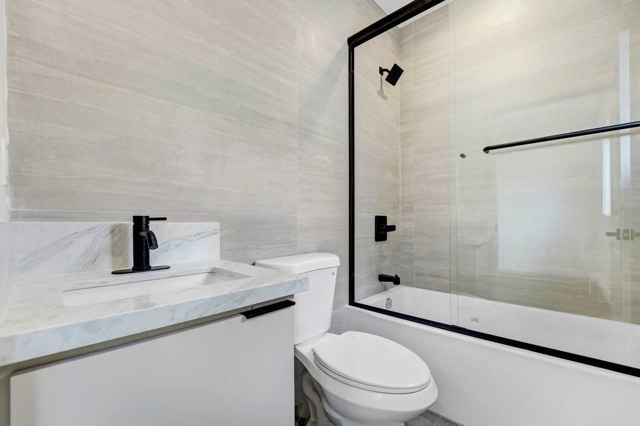 5346-5350 Oakland Street - Photo 2 of 31