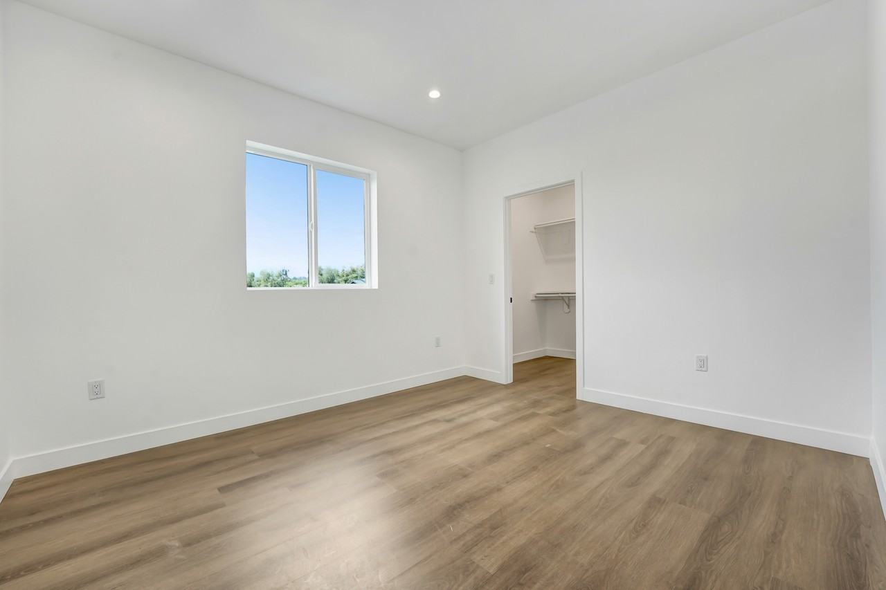 5346-5350 Oakland Street - Photo 6 of 31