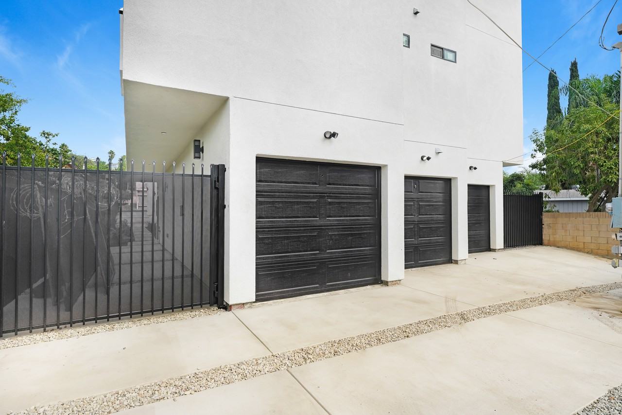 5346-5350 Oakland Street - Photo 5 of 50