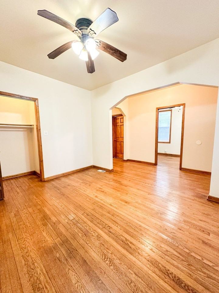 7532 S Vernon Ave - Photo 3 of 27