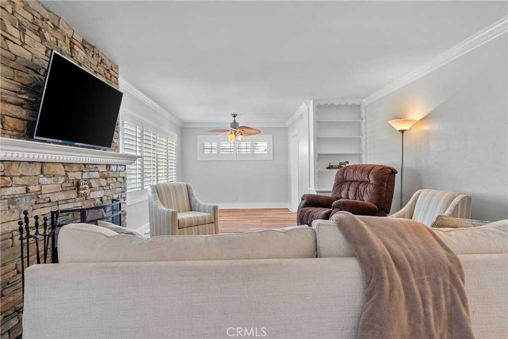 12402 Cumpston St - Photo 4 of 37