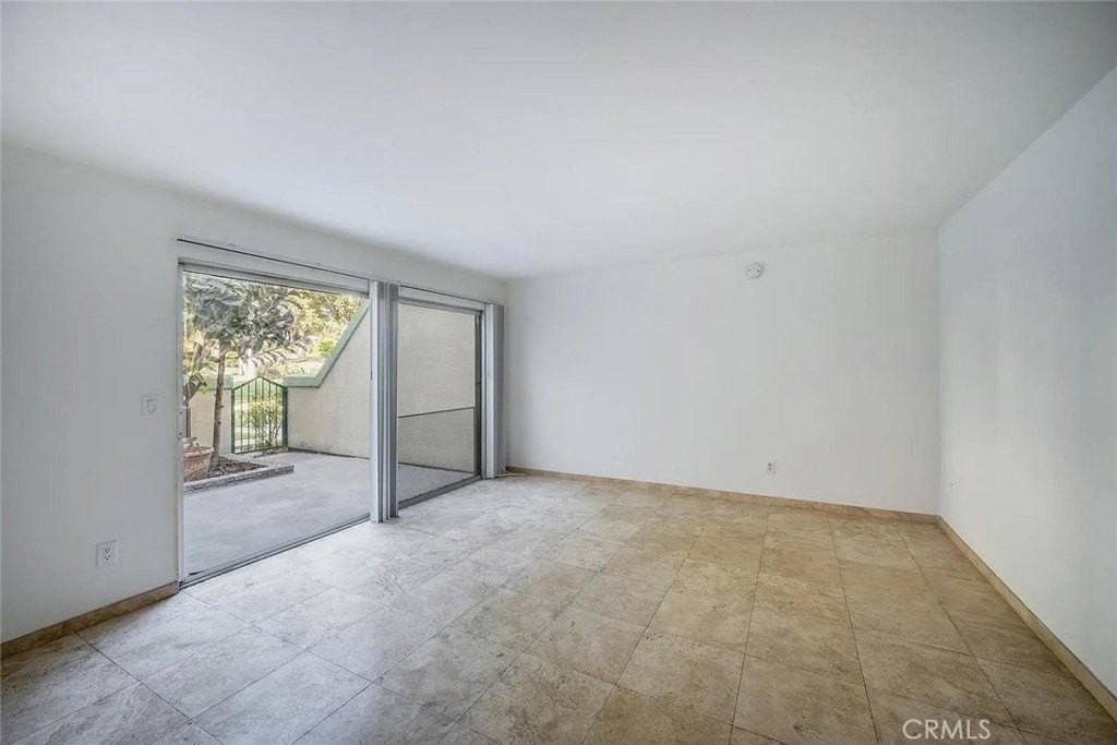 18504 Mayall St - Photo 4 of 15