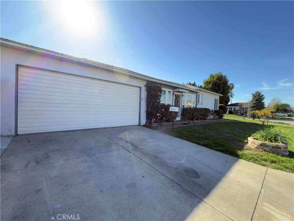 3204 Hempstead Ave - Photo 3 of 16