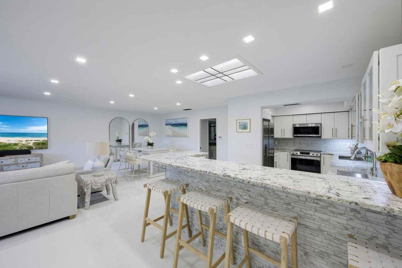 11335 Twelve Oaks Way - Photo 4 of 50