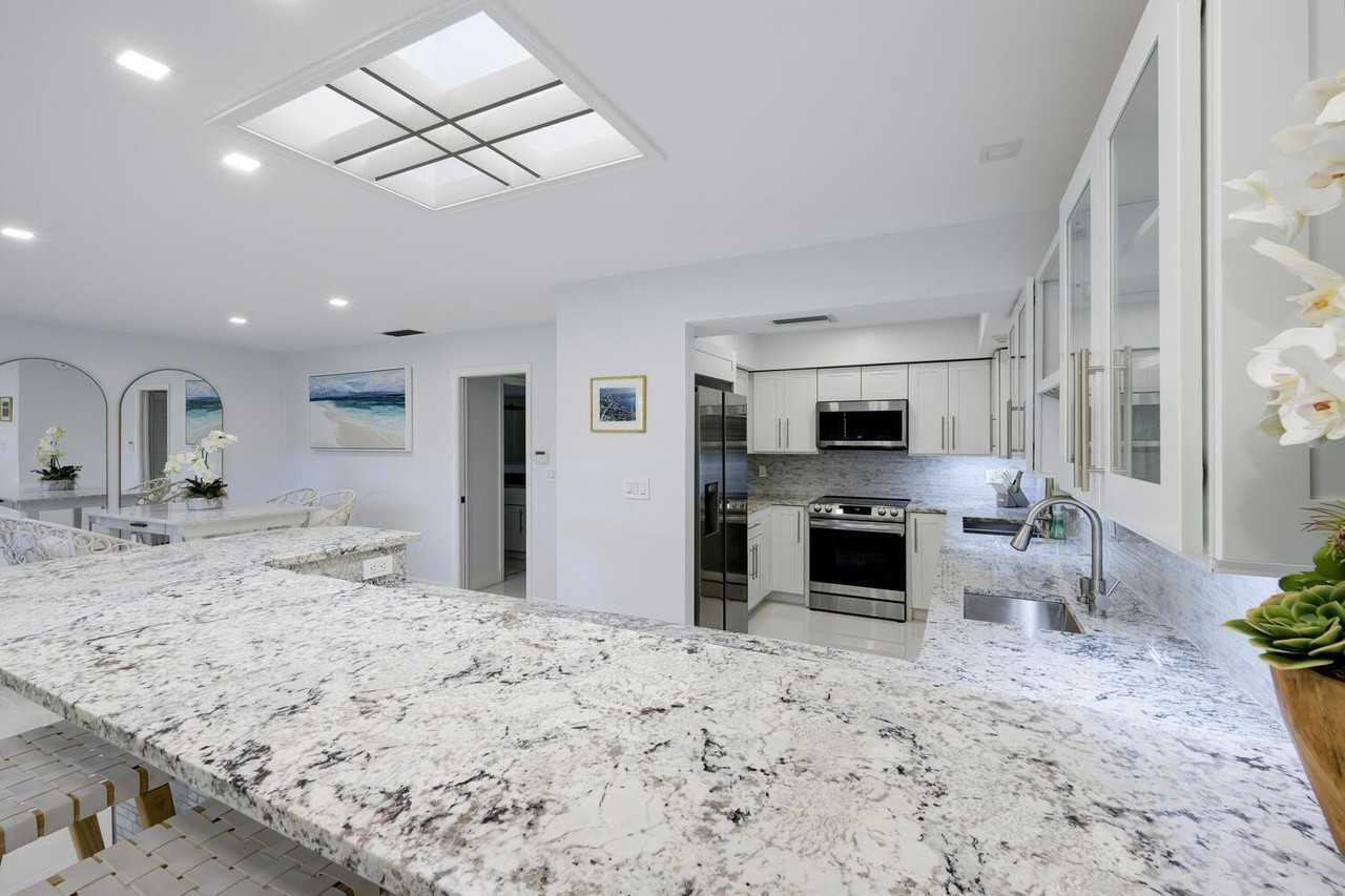 11335 Twelve Oaks Way - Photo 7 of 50