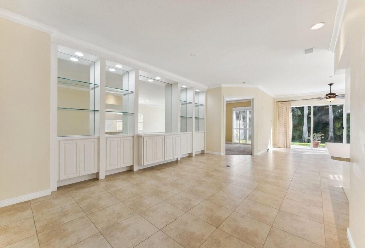 4655 Hammock Cir - Photo 2 of 16