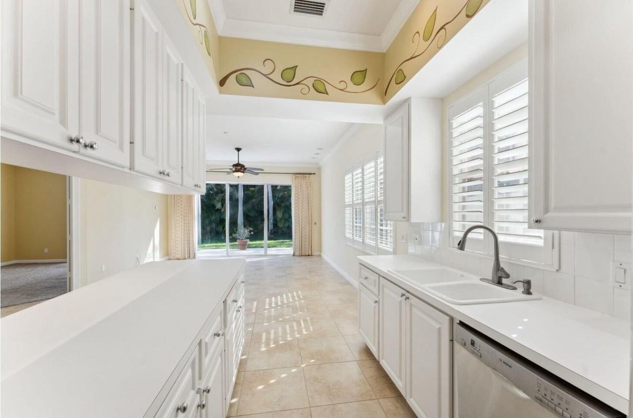 4655 Hammock Cir - Photo 4 of 16