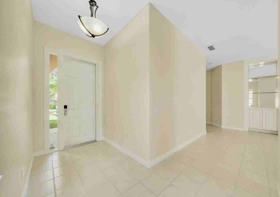 4655 Hammock Cir - Photo 5 of 16