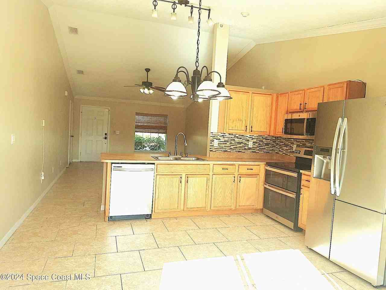 880 Brickell St Se - Photo 2 of 16