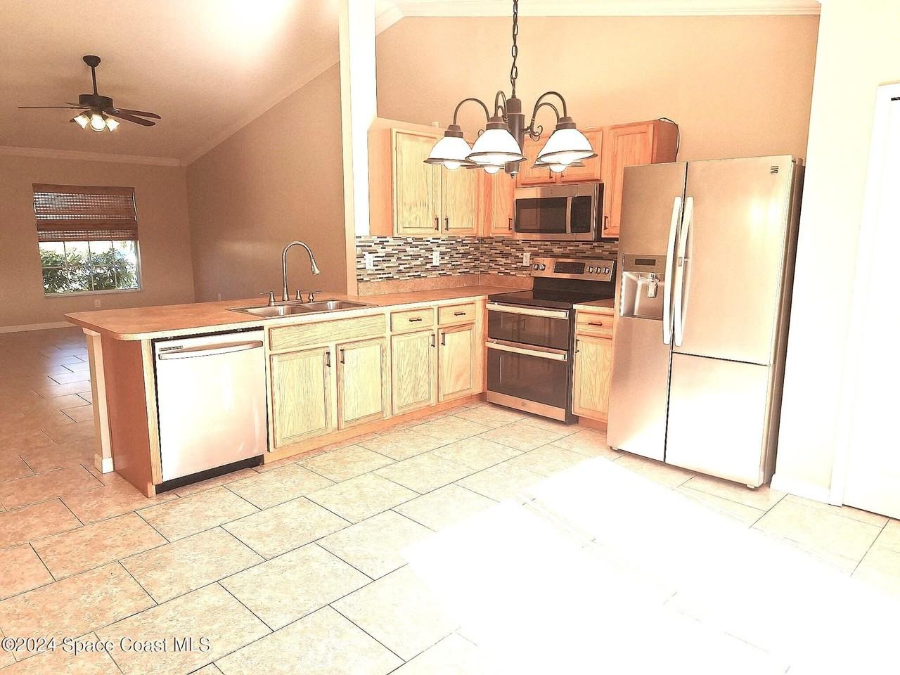 880 Brickell St Se - Photo 3 of 16