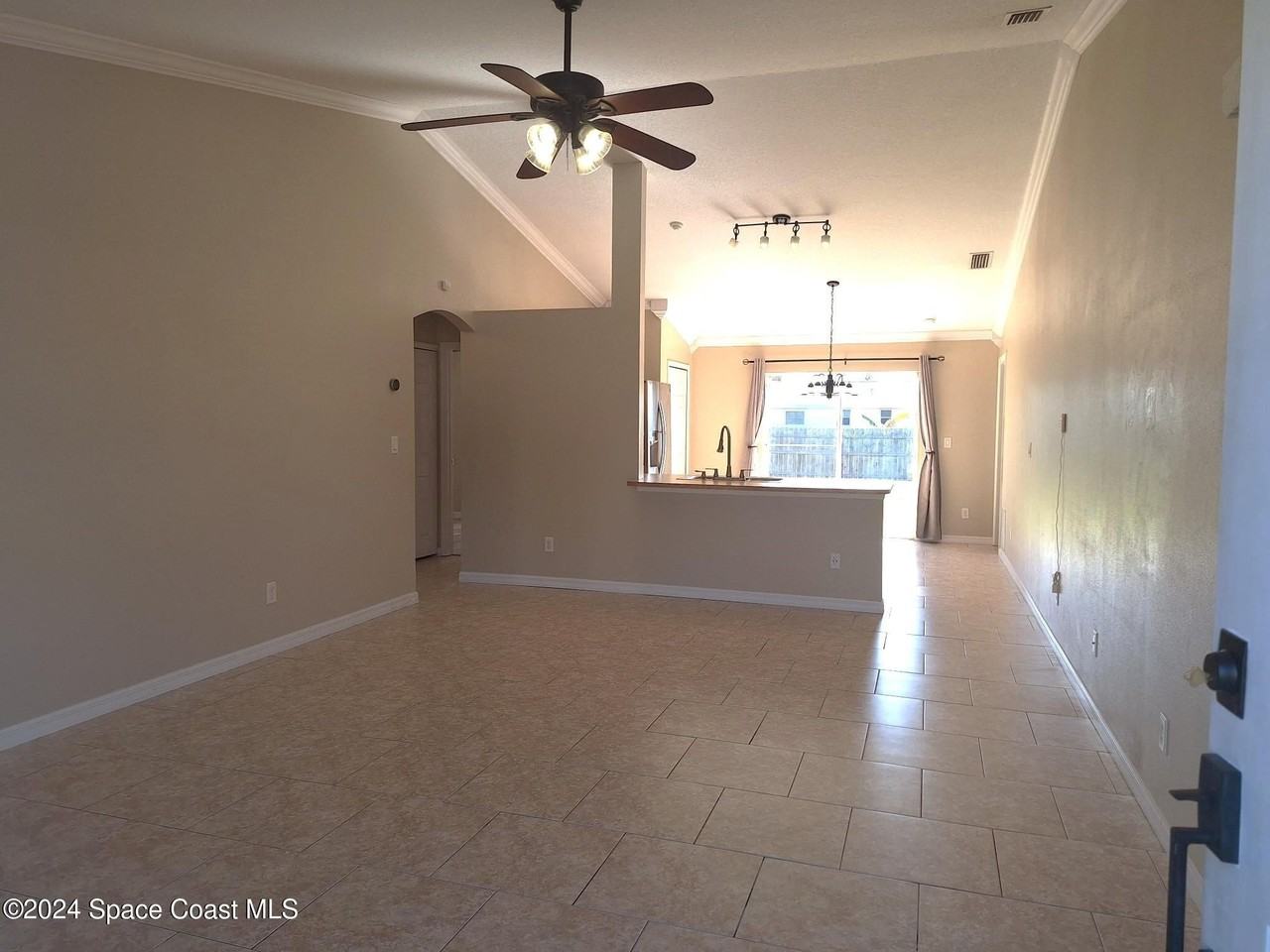 880 Brickell St Se - Photo 5 of 16