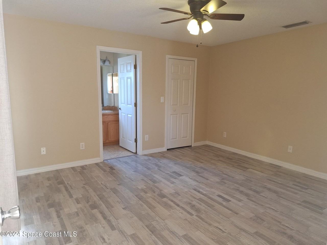 880 Brickell St Se - Photo 6 of 16