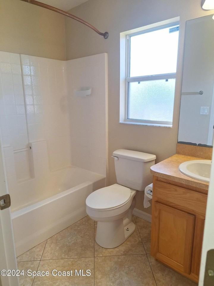 880 Brickell St Se - Photo 7 of 16