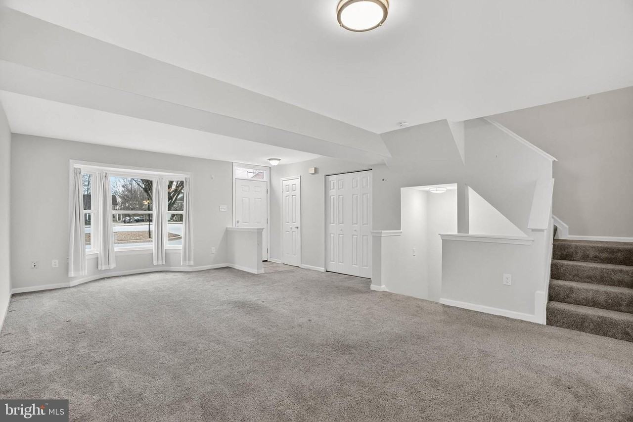 8772 Manahan Dr - Photo 2 of 31