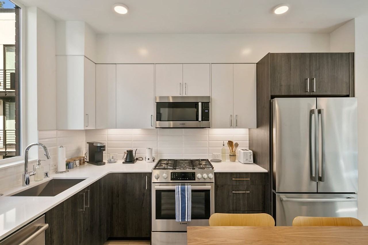 516 Broadway E #1035860P - Photo 4 of 39