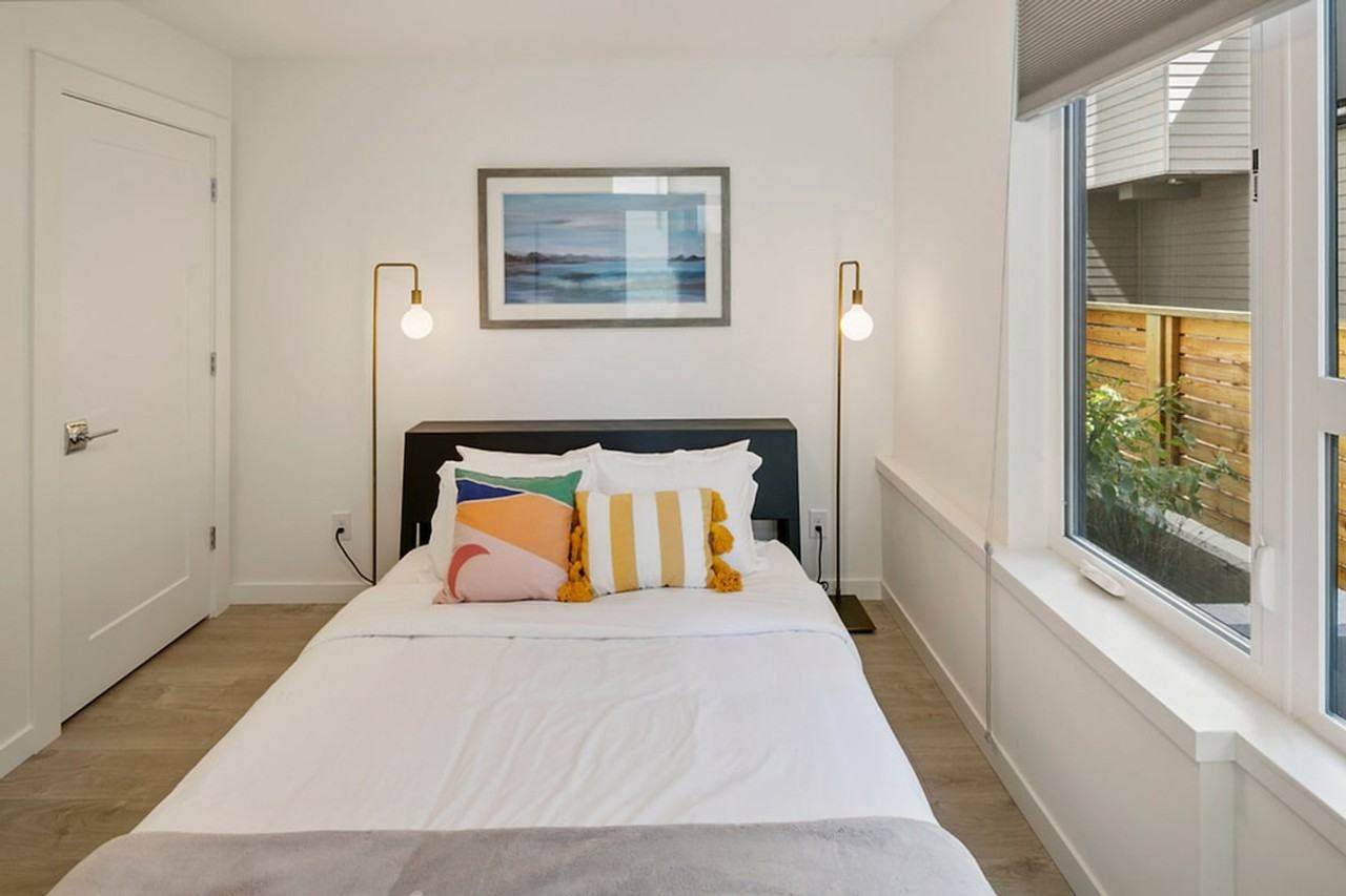 516 Broadway E #1035860P - Photo 5 of 39