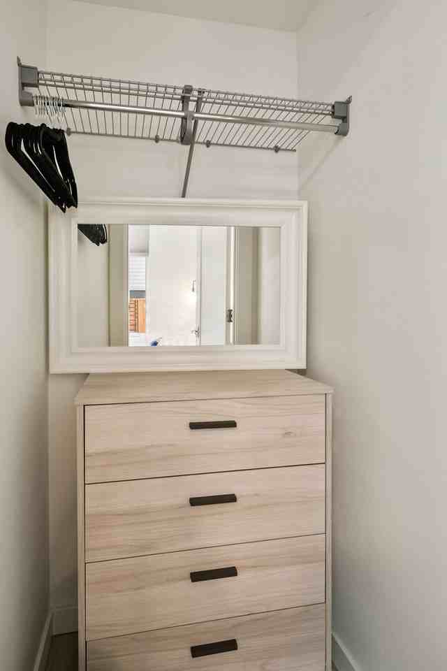 516 Broadway E #1035860P - Photo 6 of 39