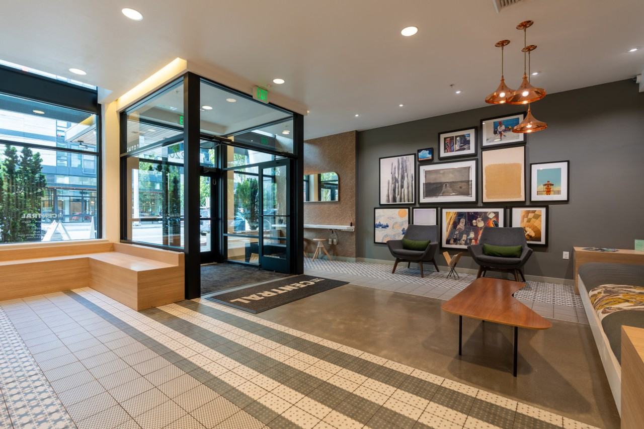 2207 E Union St #1364268P - Photo 6 of 36