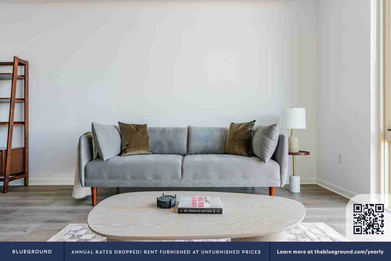 8421 Broad Street - Photo 4 of 33