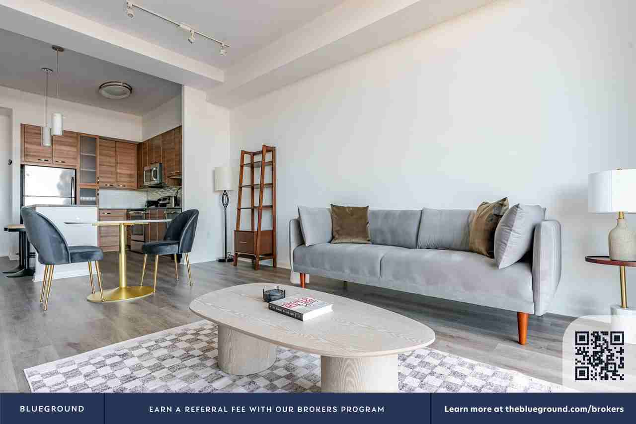 8421 Broad Street - Photo 5 of 33