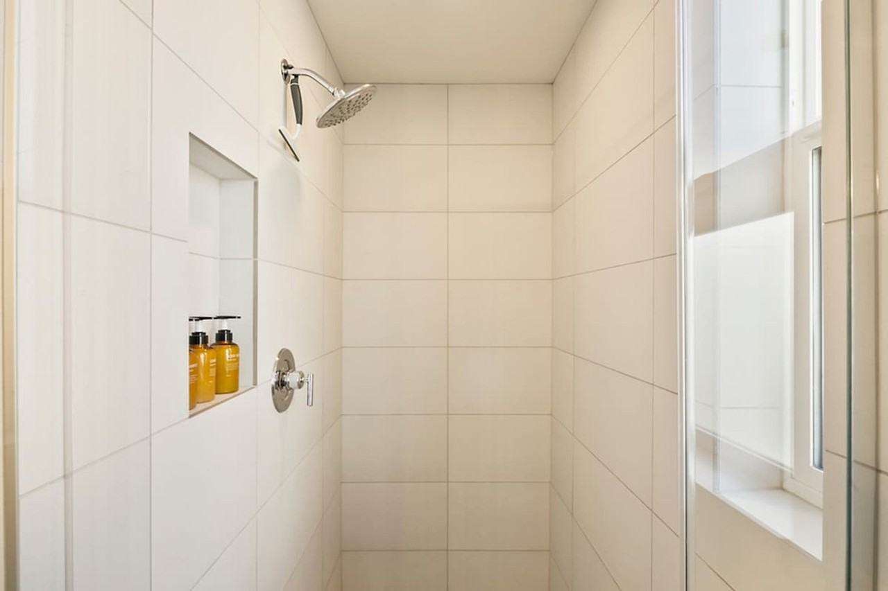 516 Broadway E #1035860P - Photo 2 of 39