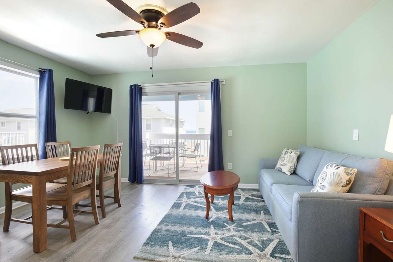 608 Carolina Beach Ave S #1302667P - Photo 3 of 32