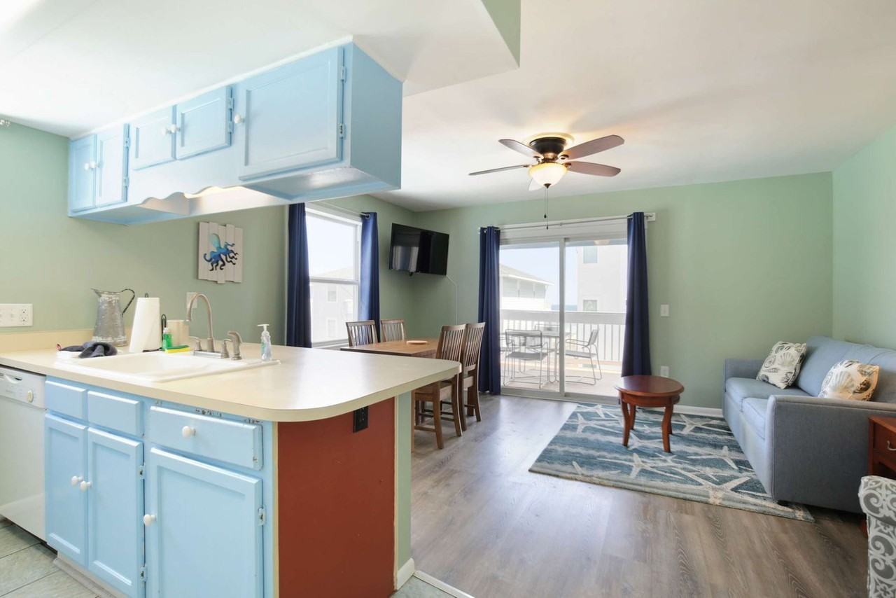 608 Carolina Beach Ave S #1302667P - Photo 5 of 32
