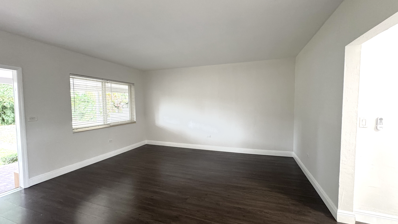 11105 Ne 9th Ave #11105 - Photo 3 of 16