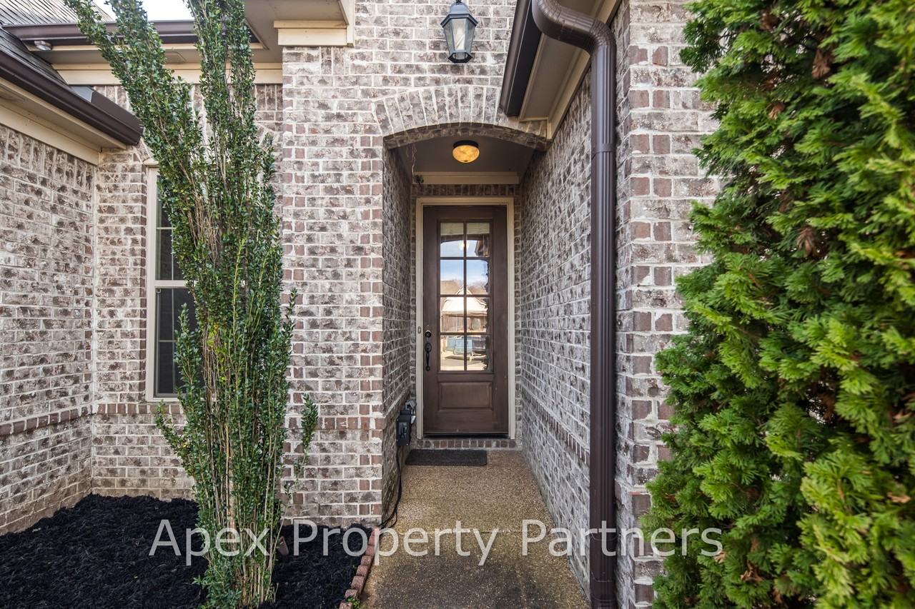 70 Willow Springs Ln - Photo 2 of 17