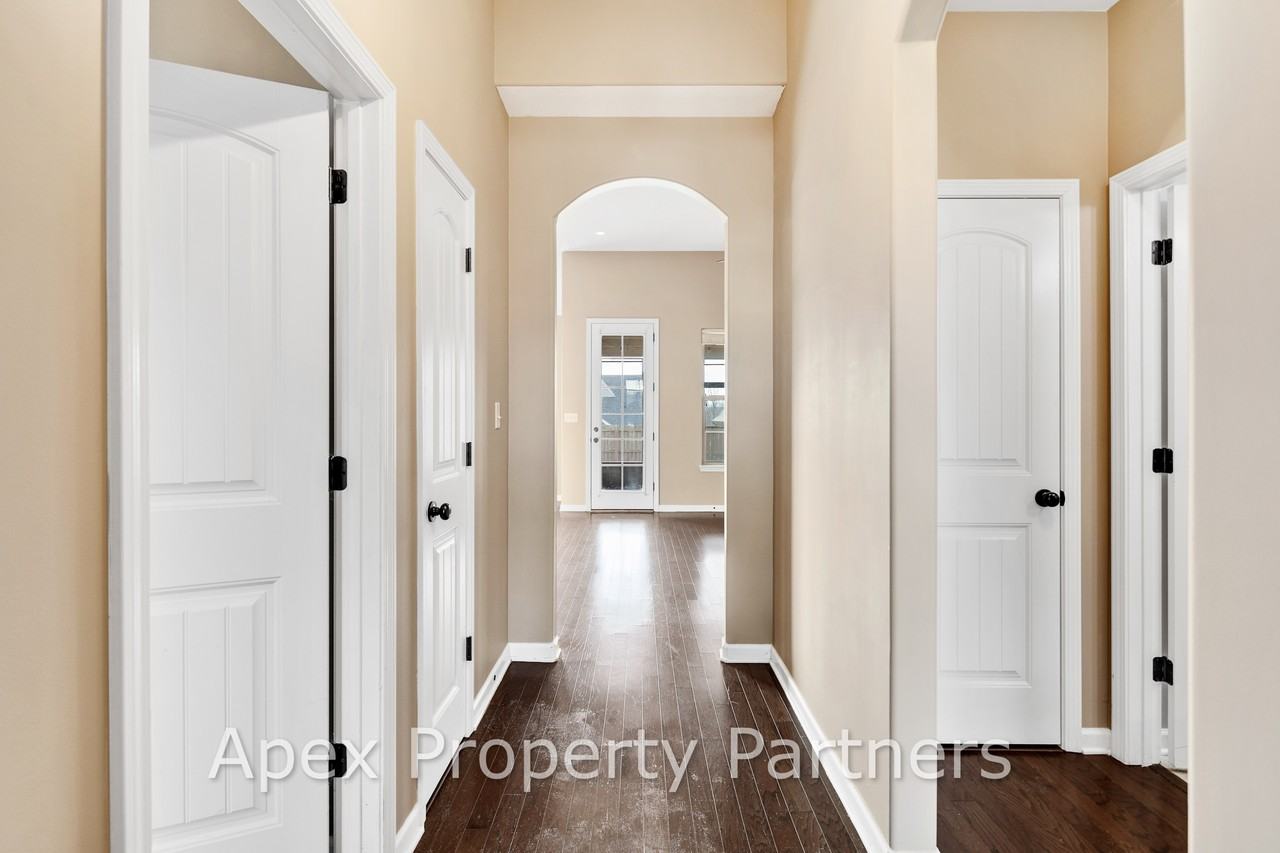 70 Willow Springs Ln - Photo 3 of 17