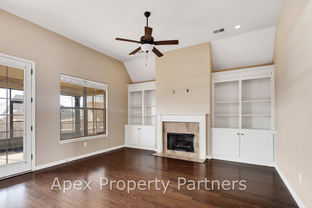 70 Willow Springs Ln - Photo 4 of 17