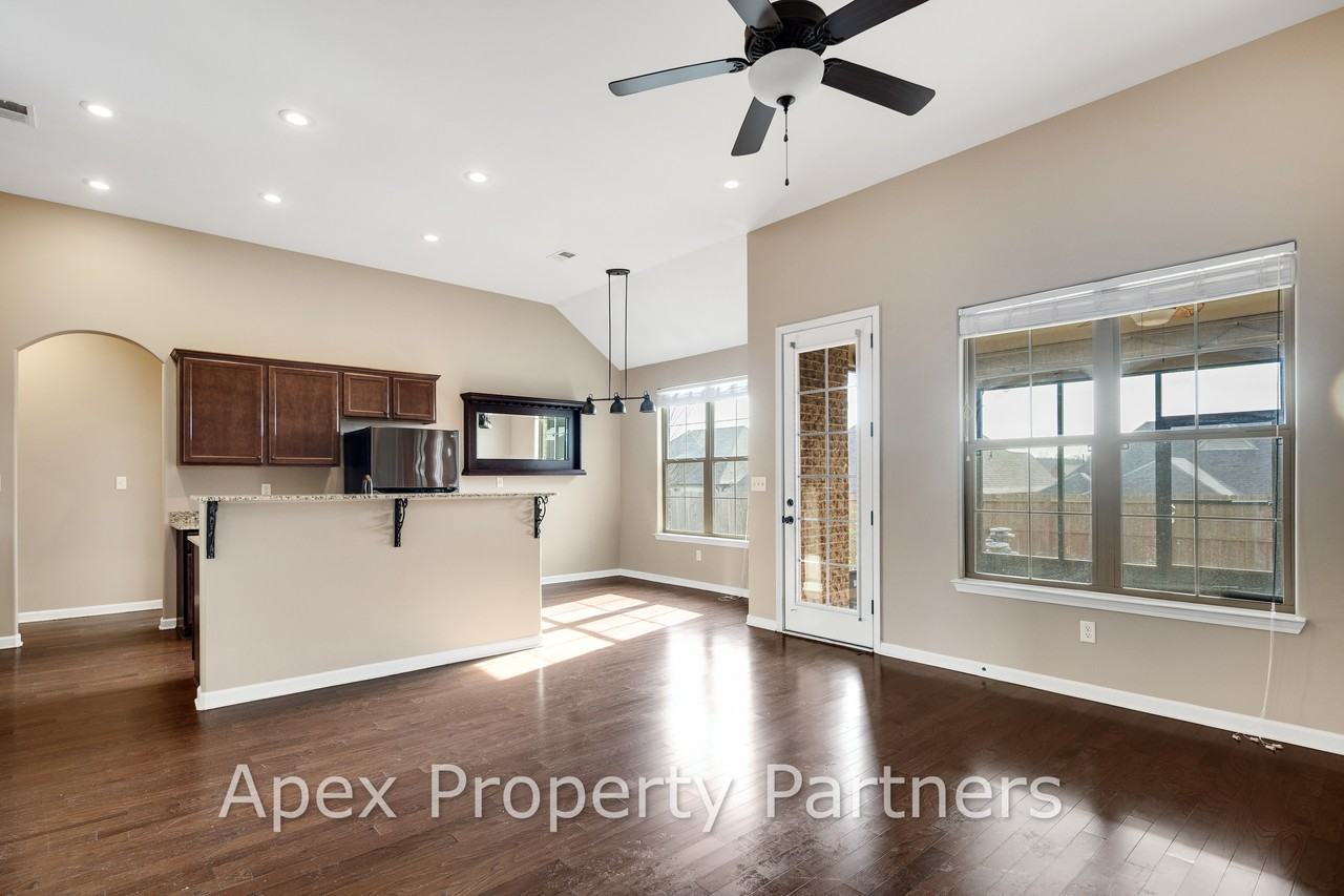 70 Willow Springs Ln - Photo 5 of 17