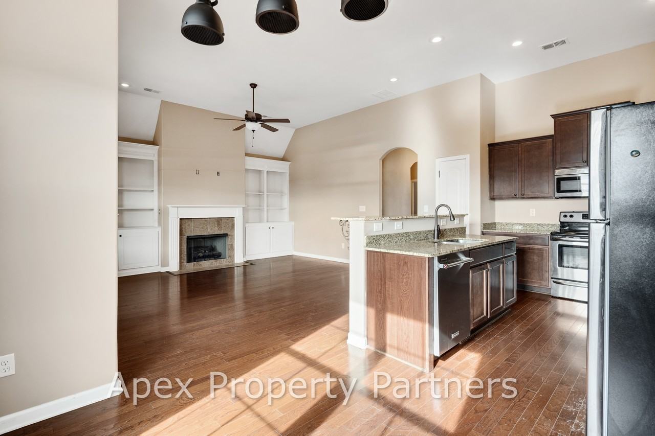 70 Willow Springs Ln - Photo 6 of 17