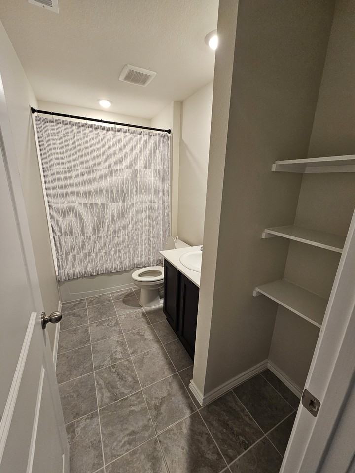 406 Gooseberry Dr - Photo 4 of 10