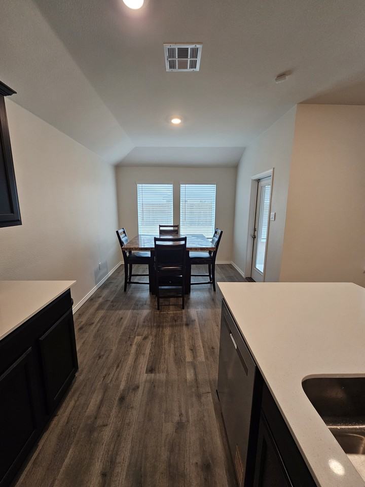 406 Gooseberry Dr - Photo 7 of 10