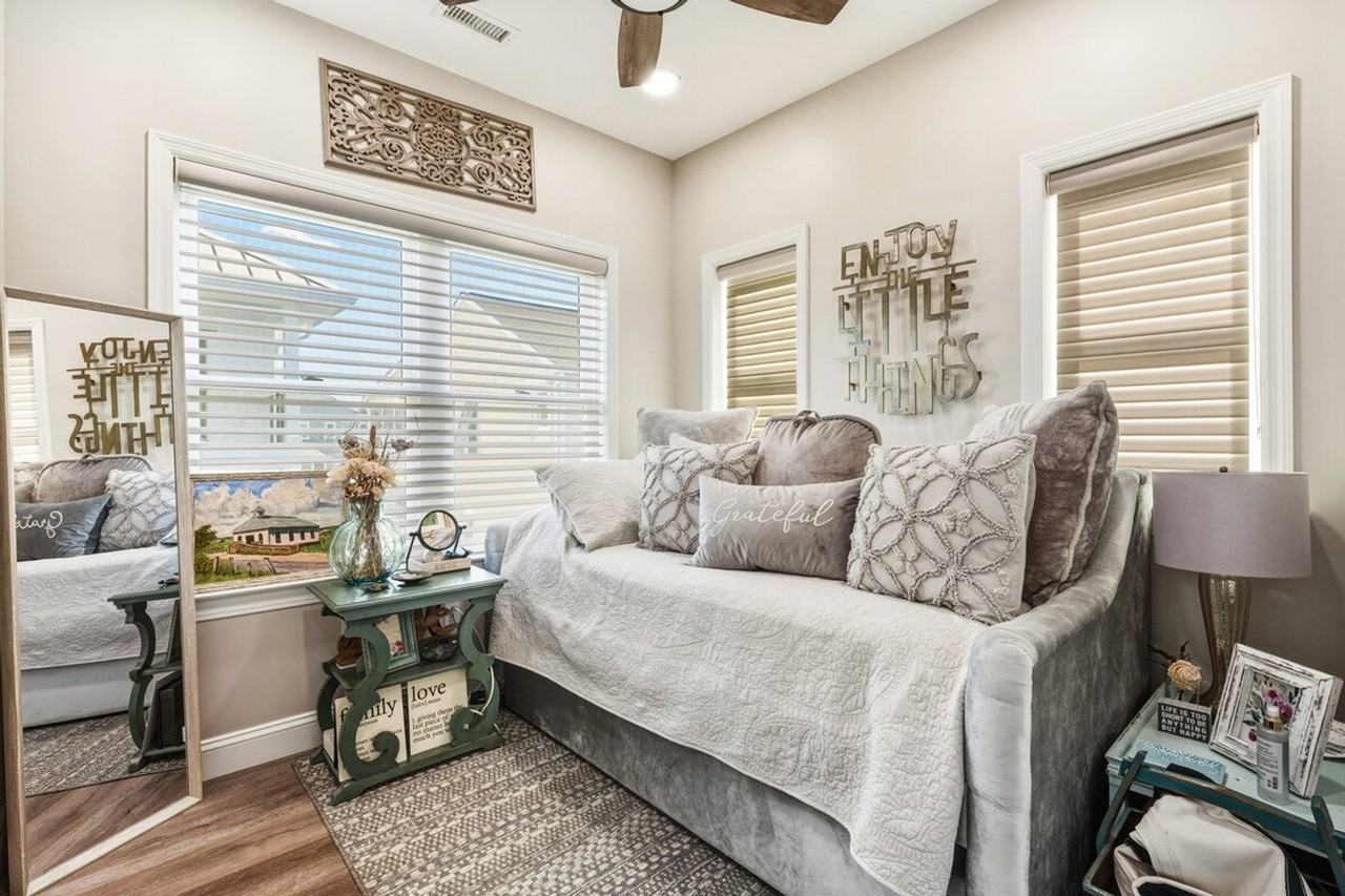 601 Hazard St #1356498P - Photo 4 of 37