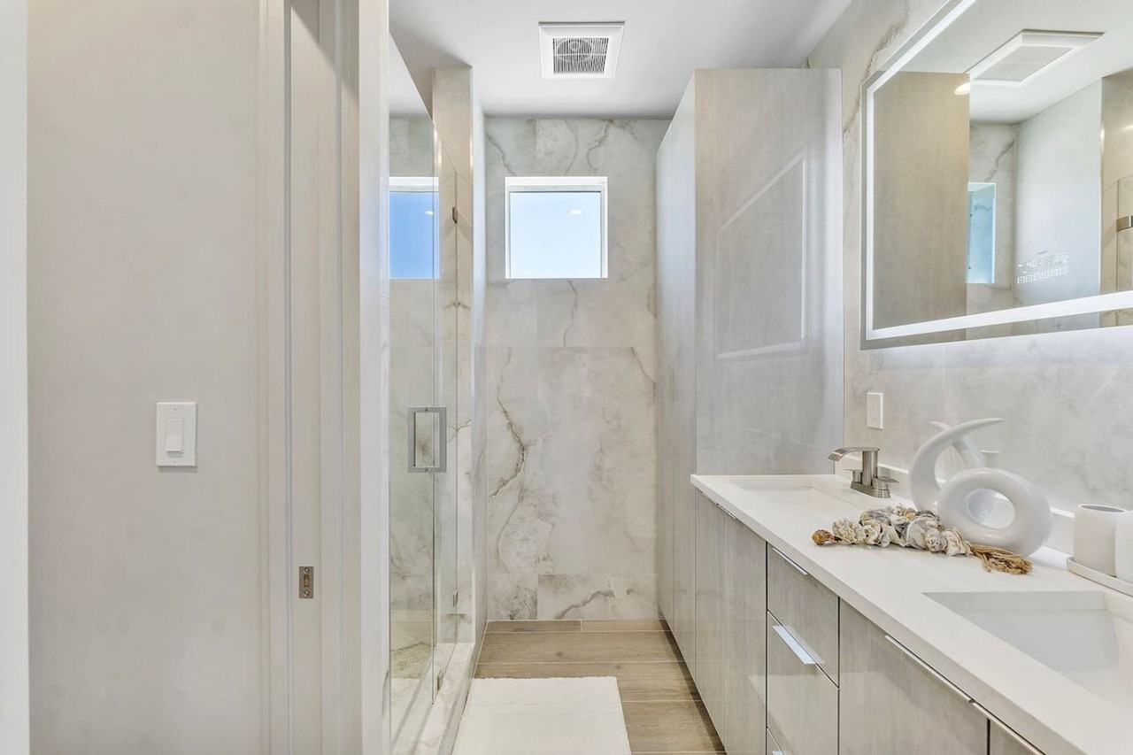 99 Seaside Ave #1369664P - Photo 4 of 38