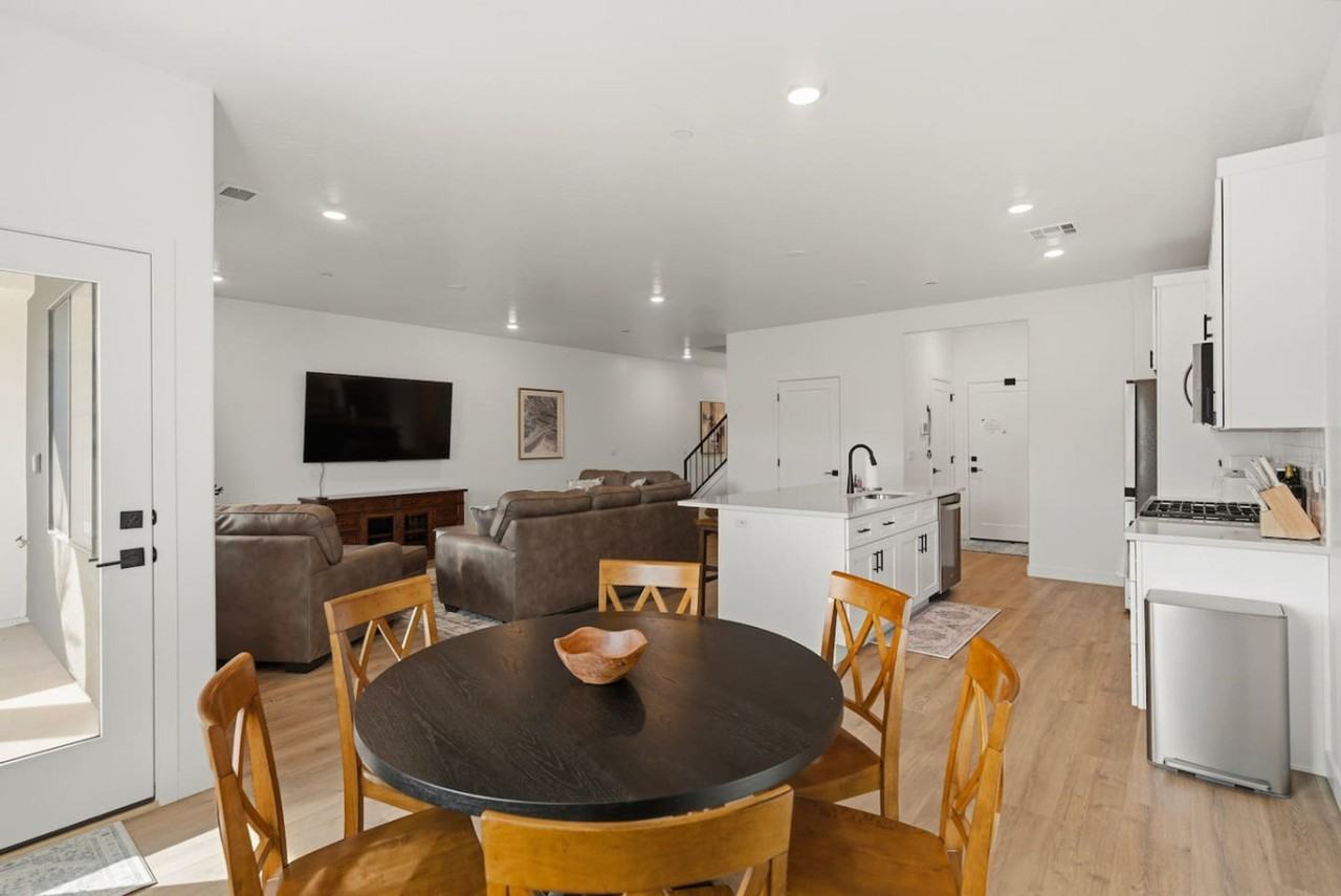 1709 S Ripple Rock Dr #1373713P - Photo 3 of 50