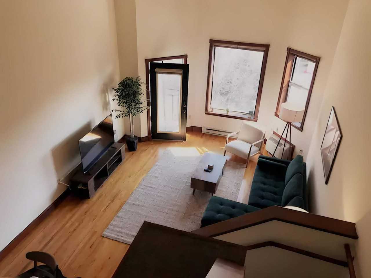 402 W Dayton St #1377413P - Photo 2 of 17