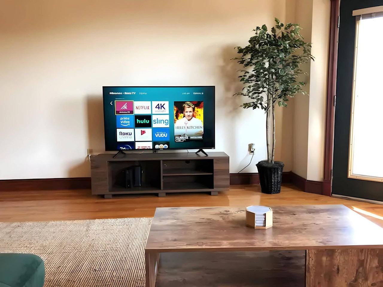 402 W Dayton St #1377413P - Photo 5 of 17