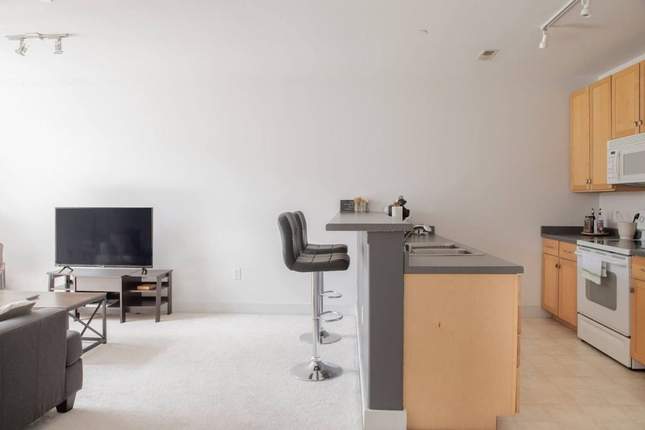 132 N Jefferson St #1379058P - Photo 2 of 27